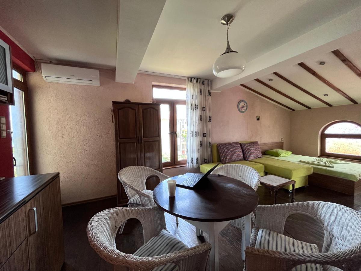 Brunette Beauties Guesthouse & Studio Sinemorets Extérieur photo