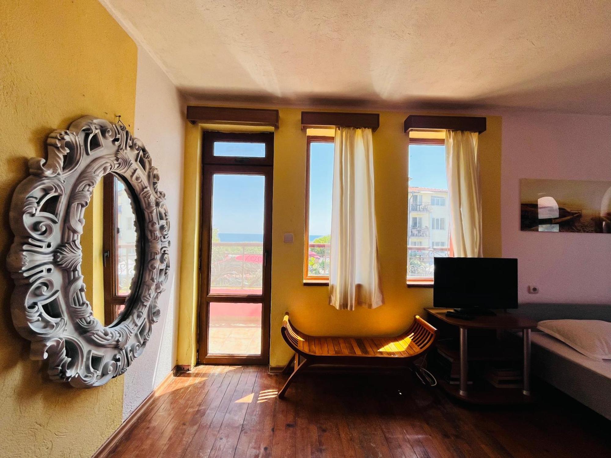 Brunette Beauties Guesthouse & Studio Sinemorets Extérieur photo